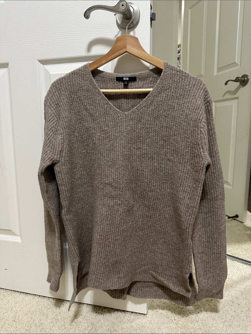 Uniqlo Women's V-Neck Ribbed Sweater in Taupe